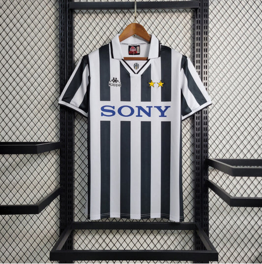 Juventus 1995-1997 Home Kit